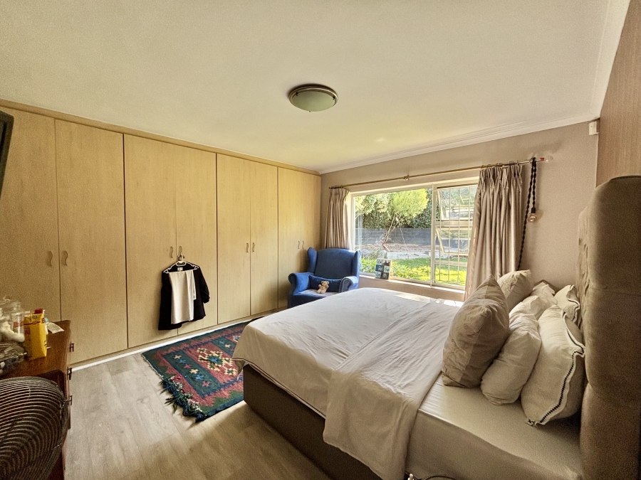 5 Bedroom Property for Sale in Vierlanden Western Cape